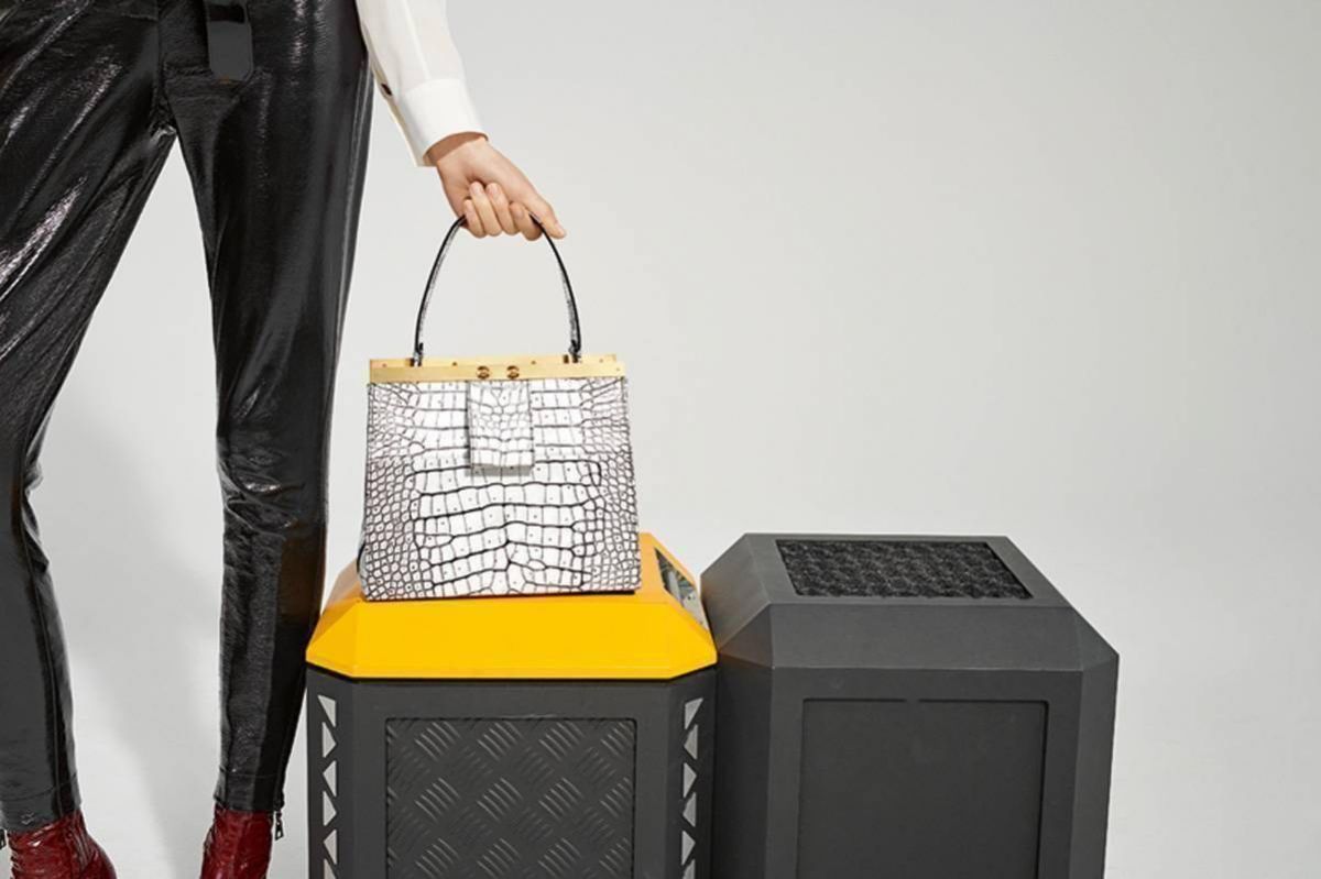 قصة تحوّل الجلود الطبيعيّة إلى حقائب فاخرة من
Louis Vuitton