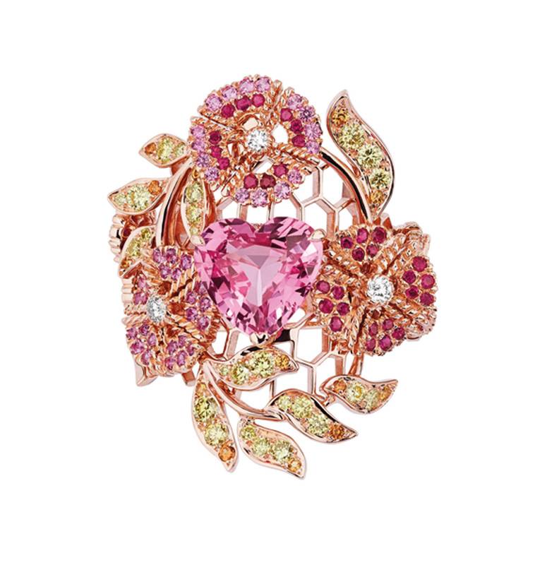 مجموعة المجوهرات الراقية 
Dior Dior Dior
نسيج من ذهب وتطريز بالحجارة الكريمة