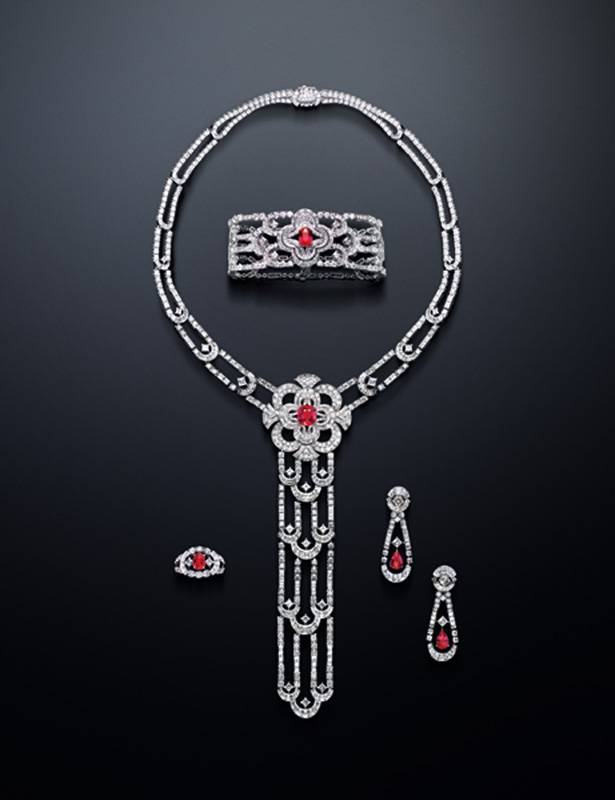 Louis Vuitton
كنوز في مجموعة المجوهرات الراقية
Conquetes-Regalia