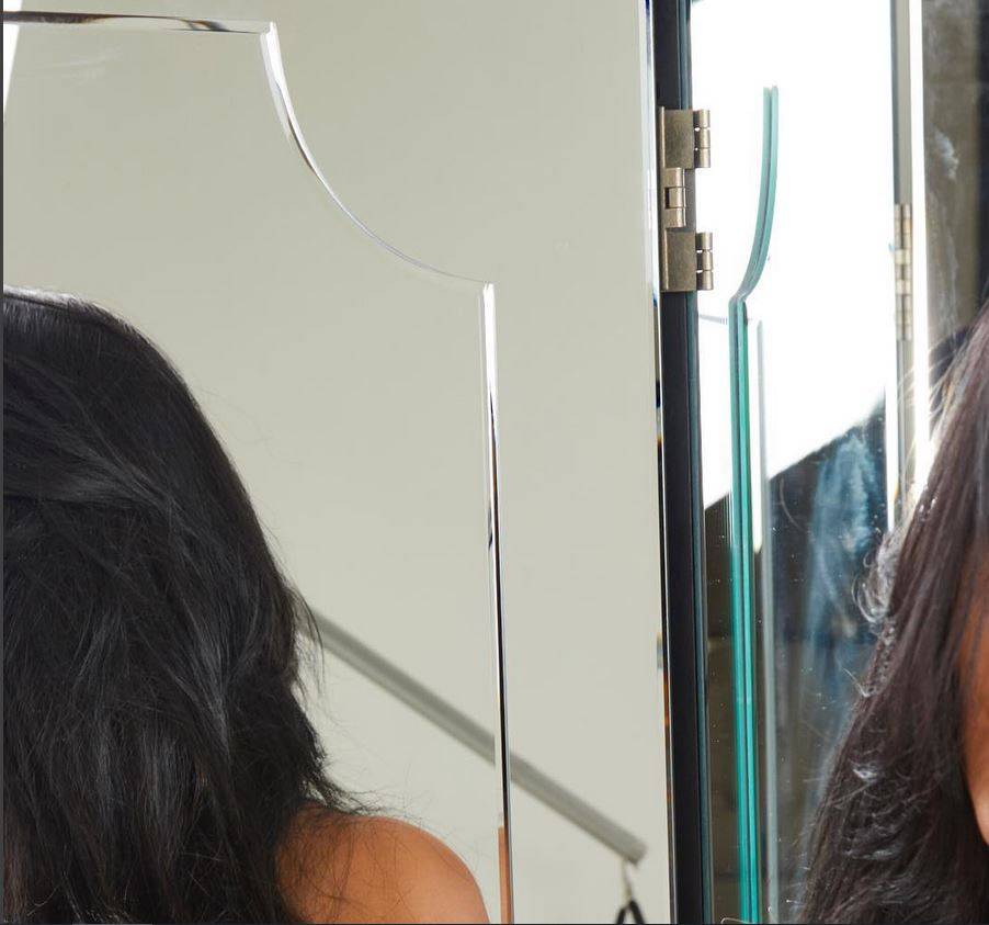 بالفيديو - نجم شهير يصدم فنانة خليجية... 