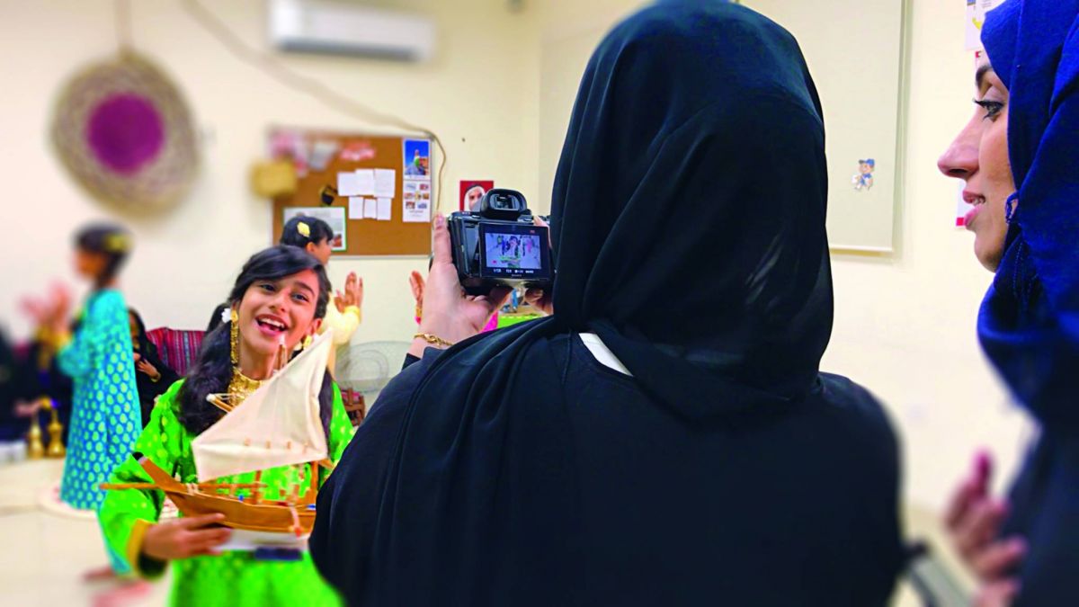 نهلة الفهد تدعم المواهب الشابة في يوم الإمارات