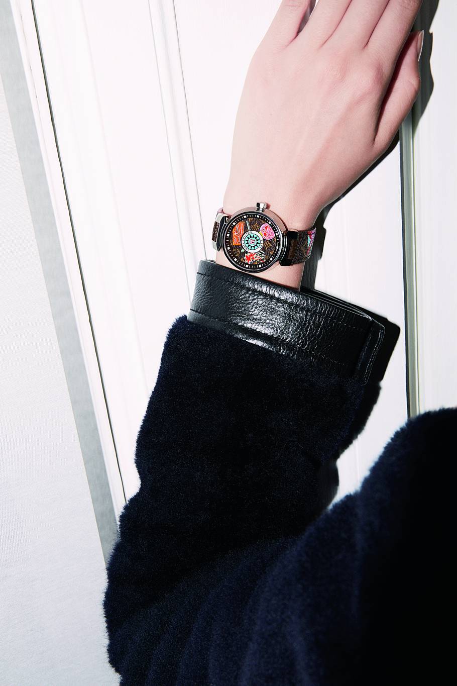 Tambour World Tour ساعة من
  Louis Vuitton تجسّد فنّ السفر