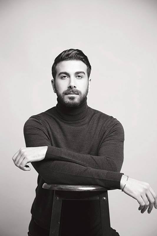 مصمّم الـ”تي شيرت” الخاص بحملة “لها” للتوعية بسرطان الثدي حسين بظاظا: مشاركتي نابعة من تجربة شخصية... وتتمحور حول القلب مركز الأحاسيس