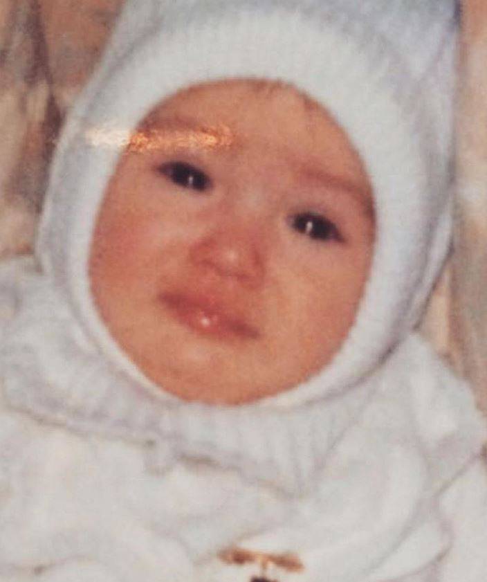 بالصورة – هذه الطفلة أصبحت نجمة شهيرة من 