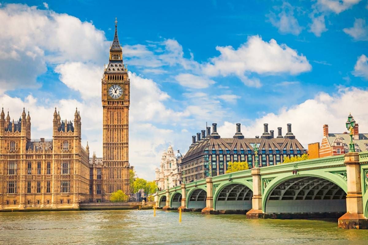 لندن: London
مدينة الضباب والقصور الملكية