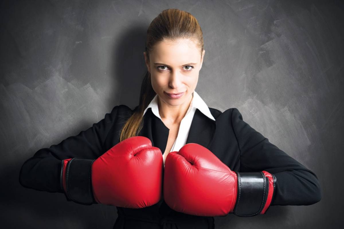 هدفها امرأة أكثر جرأة في مواجهة مشكلاتها
