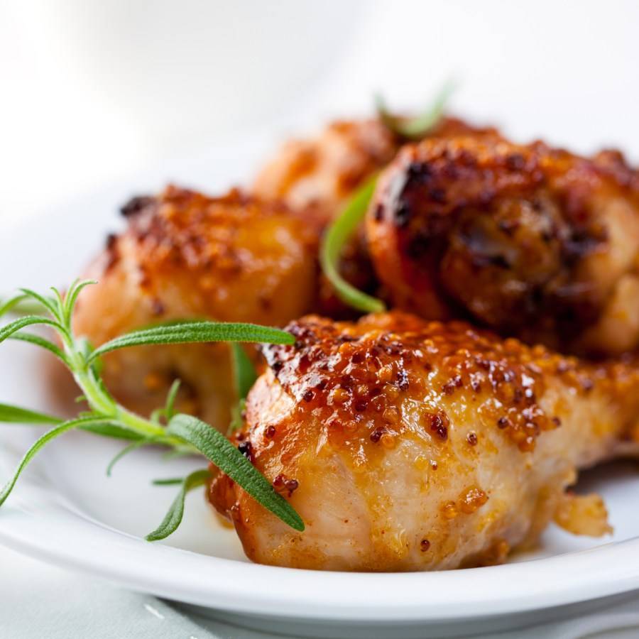 خطوتان لا تنسيهما لتحصلي على قطع دجاج طرية في الفرن