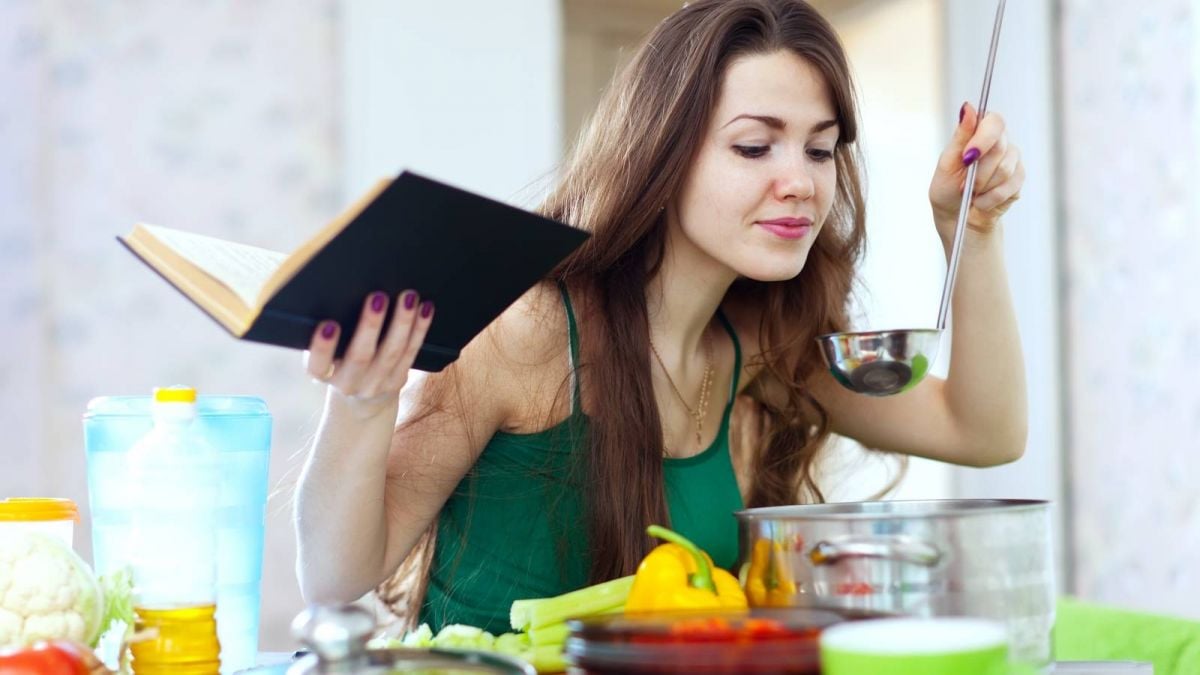 كيف تخففين الحموضة الزائدة في أطباقك؟ هذا ما يجب أن تضيفيه