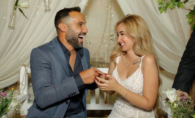 أحد متابعي هنا الزاهد: 