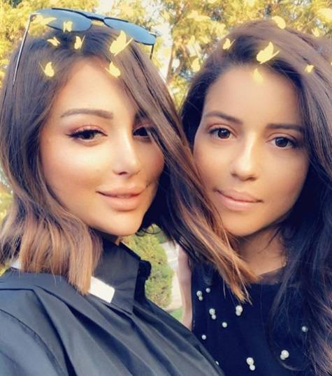 بسمة بوسيل مع شقيقتها