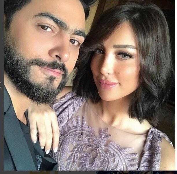 بالفيديو - مي العيدان تهاجم تامر حسني.. هكذا كشفت كذبه بحديثه عن زوجته