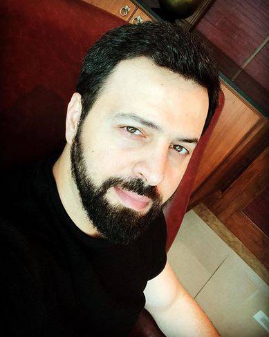 بالصور - شقيق تيم حسن يخطف الانظار بوسامته ويتفوق عليه... تعرفوا اليه