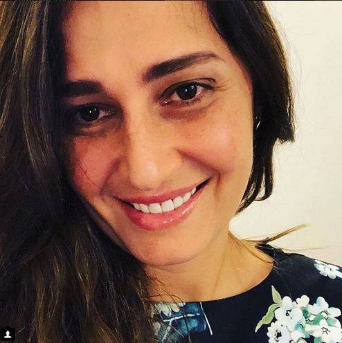 بالصورة –حلا شيحا تردّ على شتمها بسبب الحجاب... هذا رأيها فيه بعد نزعها له
