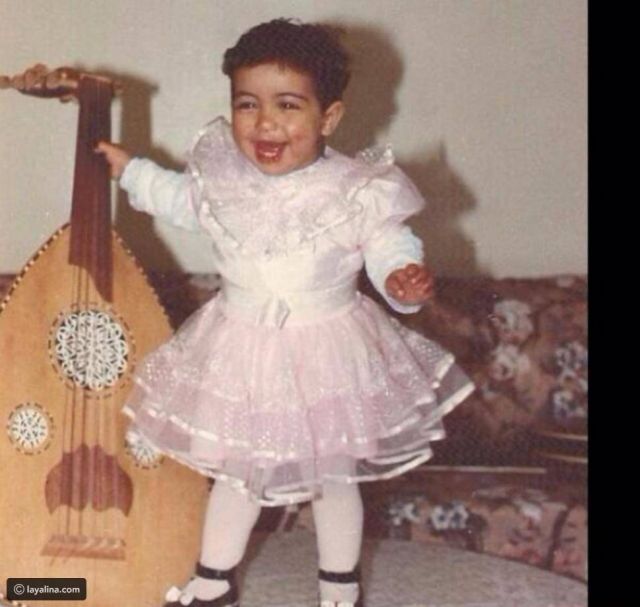 صورة-دنيا-بطمة-في-الطفولة-تقف-بجانب-العود-937868