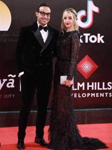 أحمد فهمي يهاجم أحد متابعي خطيبته هنا الزاهد: 