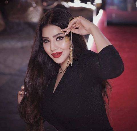 بالفيديو - لجين عمران تستعرض صور طفولتها وتثير ضجة بهديتها لأسيل بمناسبة ميلادها