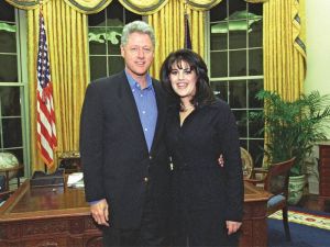 بالفيديو - بعد 20 عاماً.. مونيكا لوينسكي تنهار وتكشف لأول مرة تفاصيل فضيحتها الشهيرة مع كلينتون