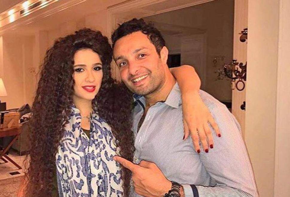شقيق ياسمين عبد العزيز يعلق على صورة نشرتها: 