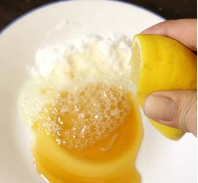 هل يزيل الليمون حب الشباب ويبيض البشرة