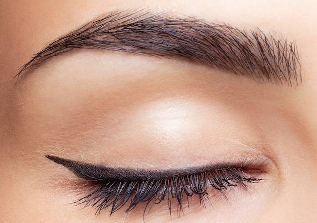 طريقة ممتازة لتشقير الحاجبين في البيت