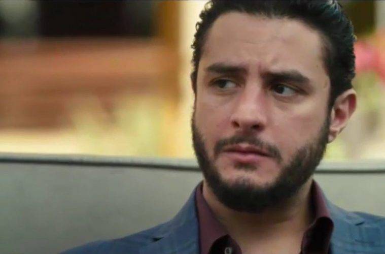 أحمد الفيشاوي يهمل ابنته ويثير الجدل بصورة جديدة مع زوجته وطفليها!