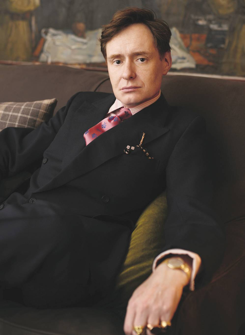 كتاب موثّق من أرشيف VAN CLEEF & ARPELS يروي قصّة الشعار- الأسطورة نيكولاس فولكس:  Alhambra هي الأناقة كل يوم لكنها ليست الأناقة اليومية!