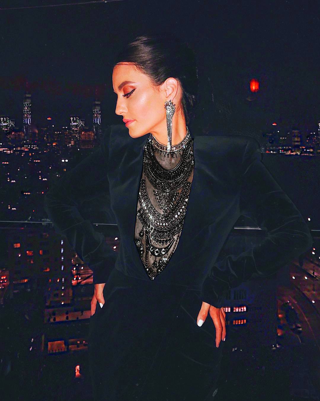 موضة الـ Statement Necklaces تغزو إطلالات النجمات