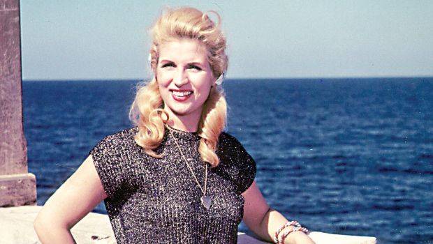 صور نادرة - صباح في جلسة تصوير مع زوجها الإعلامي المصري الشهير