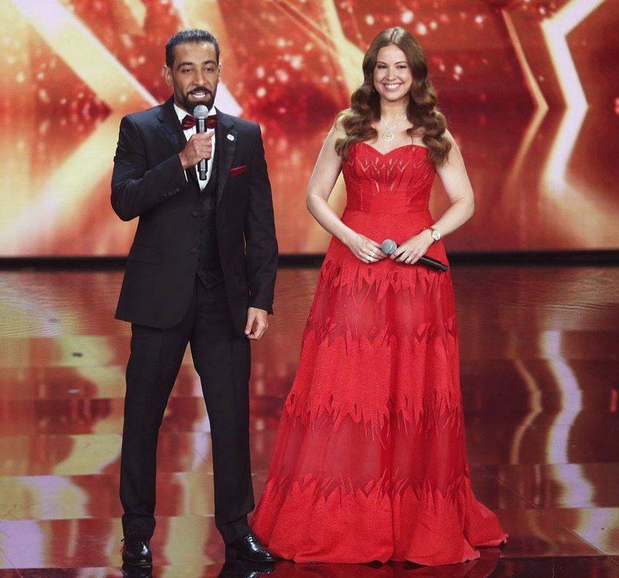 بالفيديو – مقدّم Arabs Got Talent بشكل مختلف يفاجئ الجميع... وهذا ما خبأته ريا أبي راشد