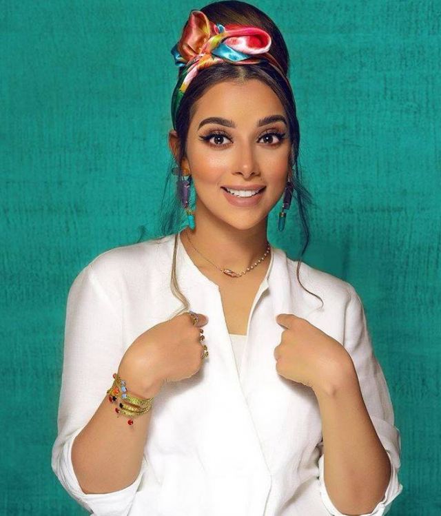 بالفيديو – رقصة عفوية ورومنسية لبلقيس مع زوجها... هكذا أشعلت المواقع بحركاتها