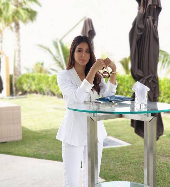 صورة من طفولة أسيل عمران تشعل المواقع... هل تغيّرت كثيراً؟