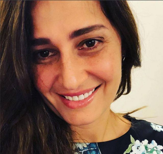 بالصورة والفيديو - أول ظهور تلفزيوني لحلا شيحا بعد نزعها الحجاب... ماذا فعلت في الاستديو؟