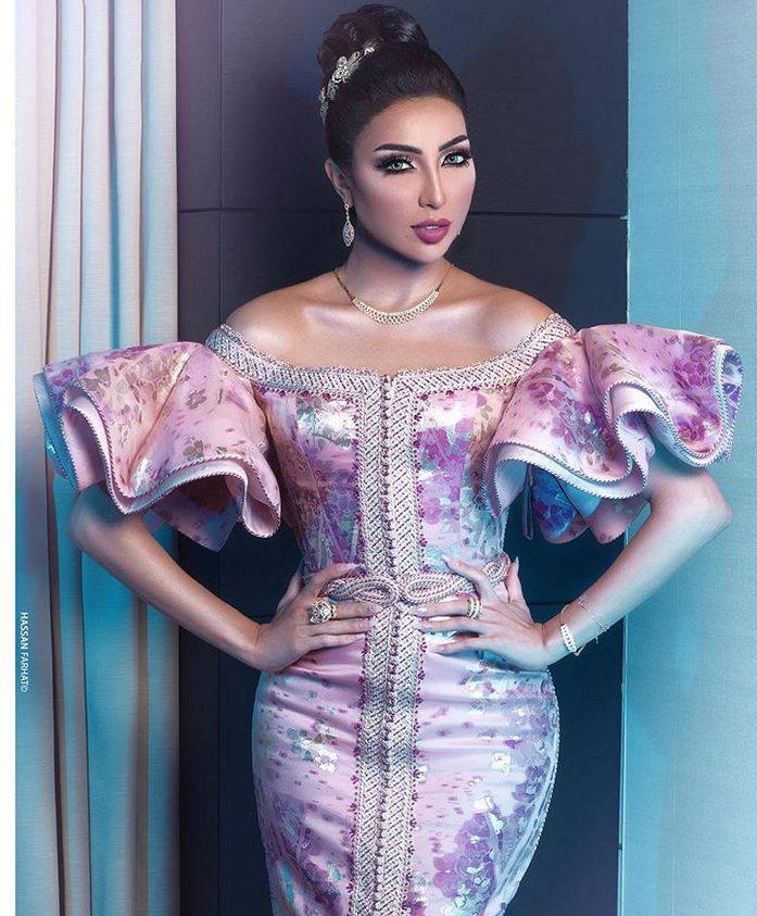 بالصور - شاهدوا كيف كانت دنيا بطمة في عمر ابنتها غزل... هل تشبهها؟