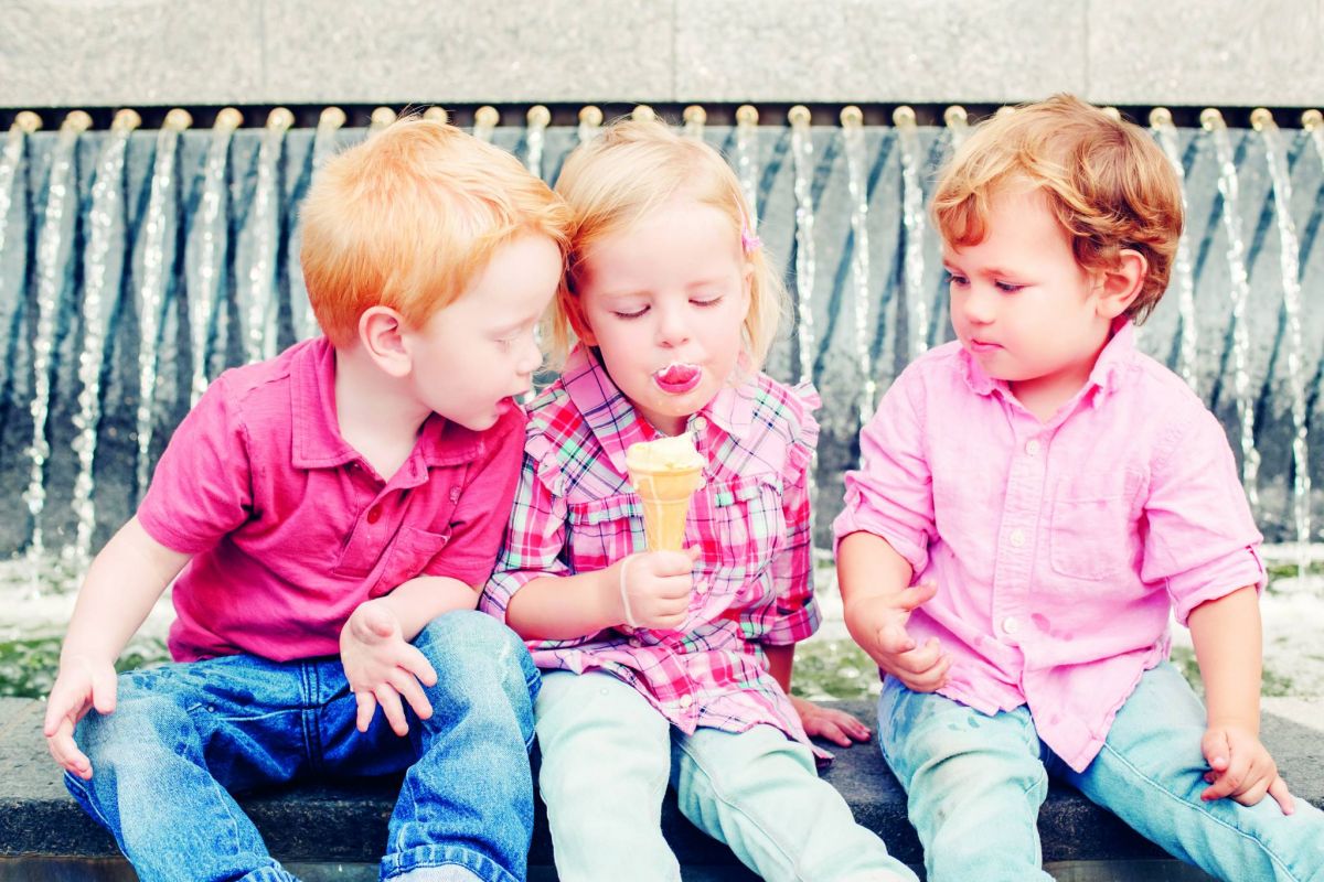 الغيرة بين الأشقاء طبيعية... لكن تعاملي معها بالطرق الصحيحة