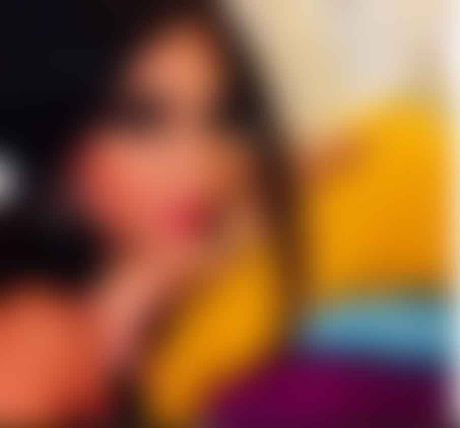 انتقادات قاسية جداً لفنانة سورية بسبب فستانها القصير... 