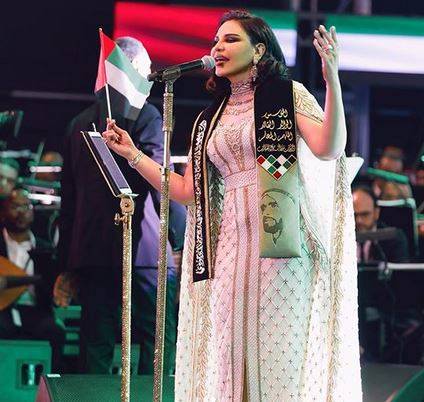 بالفيديو - أحلام تكشف ما أصاب عينها خلال حفلها في دبي بسبب جمالها
