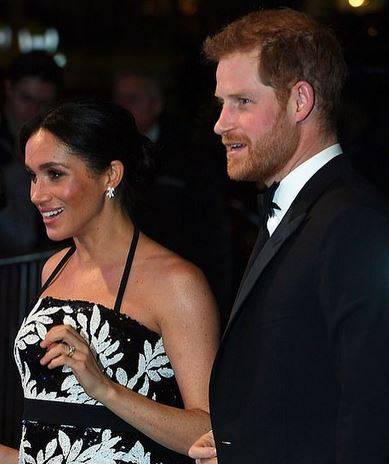 قريبة الأمير هاري تقلده وتكسر القواعد الملكية... والقلق من رد الملكة اليزابيت!