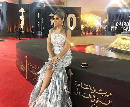 بالصور - بوسي شلبي تتفوق على النجمات وتتألق بإطلالة مميزة