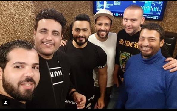 بالفيديو - ماذا حدث في لقاء تامر حسني وحميد الشاعري؟
