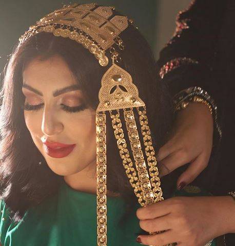 بالفيديو والصور - دانة الطويرش تستعرض كمية كبيرة من الذهب يوم زفافها.. وهجوم عنيف عليها