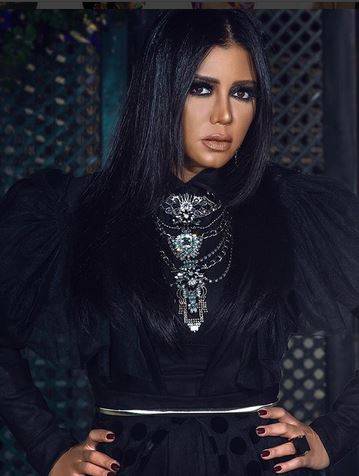 بعد تصعيد أزمة فستانها العاري.. رانيا يوسف تعتذر وتبرر الاسباب