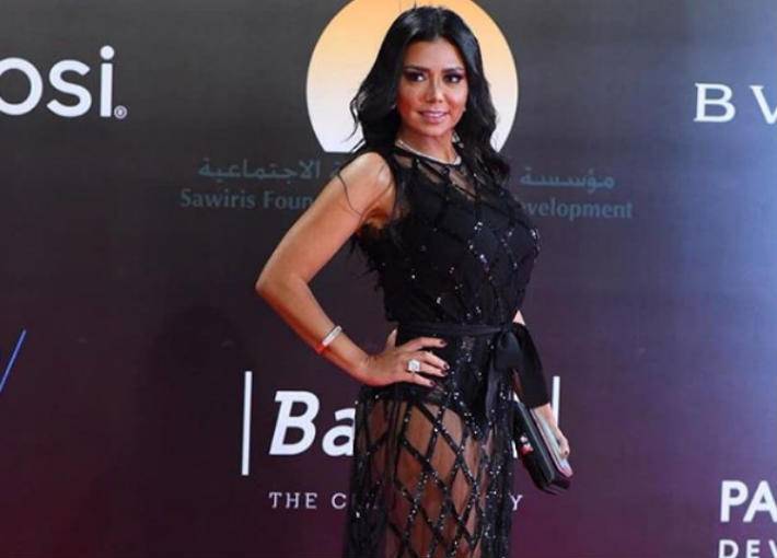 أزمة فستان رانيا يوسف العاري تصل إلى الواشنطن بوست والدايلي ميل!