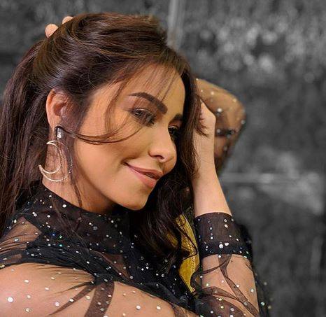 بالصور - فستان شيرين عبد الوهاب يثير الحيرة.. ما قصته؟