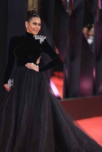 لقاء الخميسي بالأسود