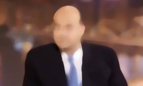 بالفيديو- إعلامي شهير: أمي ضربتني علقة ساخنة لهذا السبب!