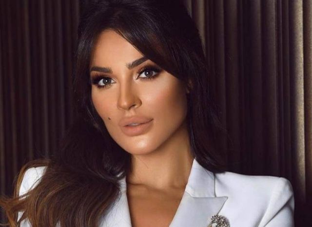 بالصور - شاهدي جمال اطلالة نادين نسيب نجيم