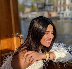 بالصورة – حقائق مذهلة عن فستان زفاف بريانكا شوبرا... مليونا قطعة براقة وماذا بعد؟