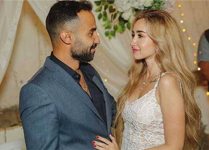 بالفيديو - أحمد فهمي يكشف اسم النجم الذي كان وراء معرفته بهنا الزاهد