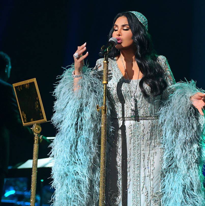 في فيديو طريف –هذا ما فعلته أحلام بفساتينها الواسعة بعد خسارة وزنها