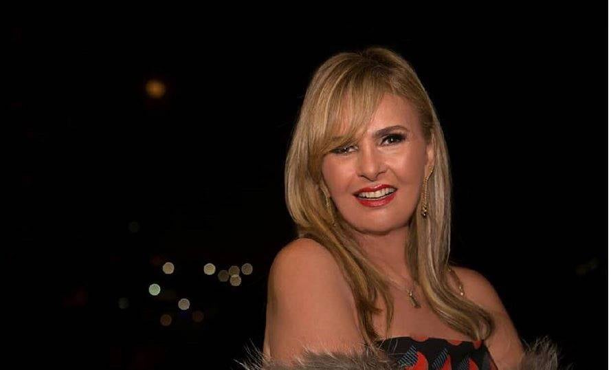 بالفيديو والصور –يسرا تفاجئ الجميع بفستان غريب بتصميمه... ما التفصيل الذي لفت الأنظار؟